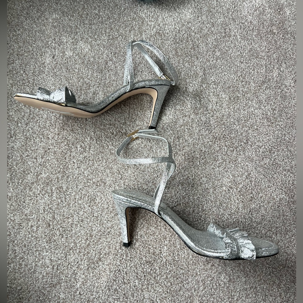 GOOD AMERICAN Size 10 Ankle Strap Heels ruffle strap metallic silver - Picture 8 of 14